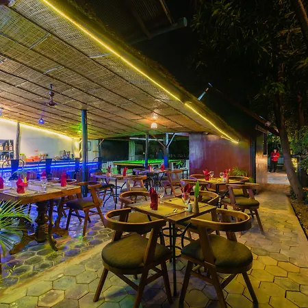 Five Rose Siem Reap Hostel